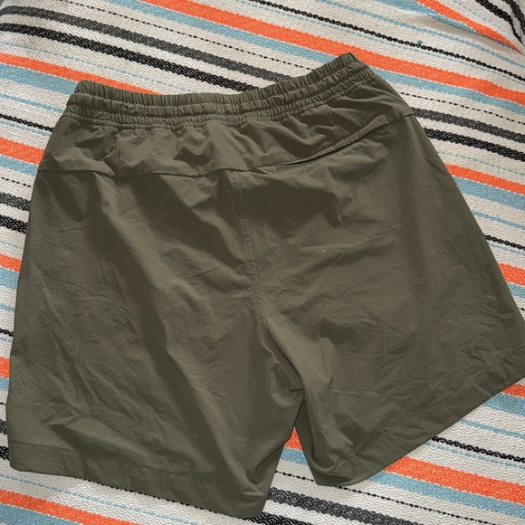 Lululemon men’s shorts size m green - Picture 3 of 10